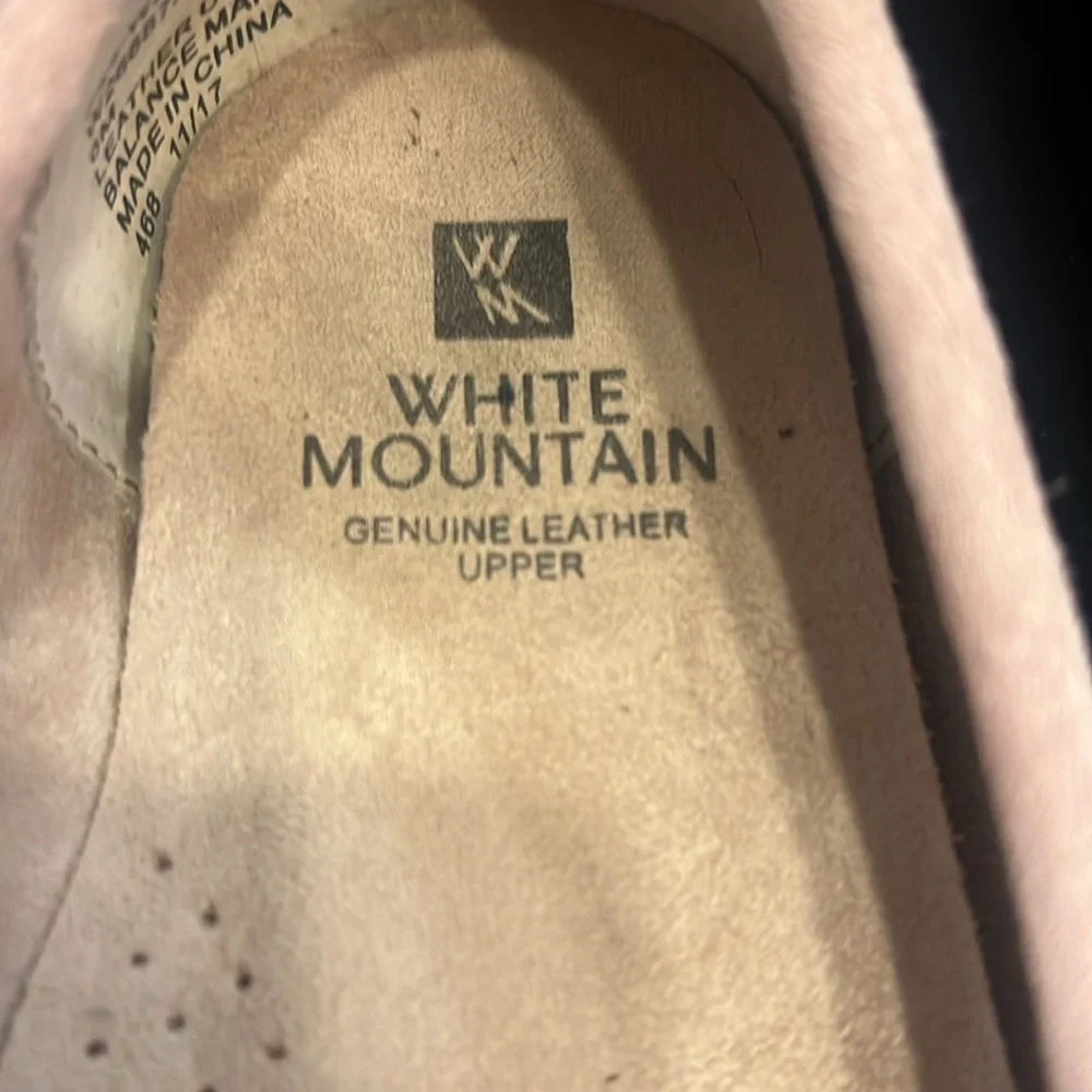 White Mountain 6M Scotch Pink Leather Loafers with Gold Horse Bit